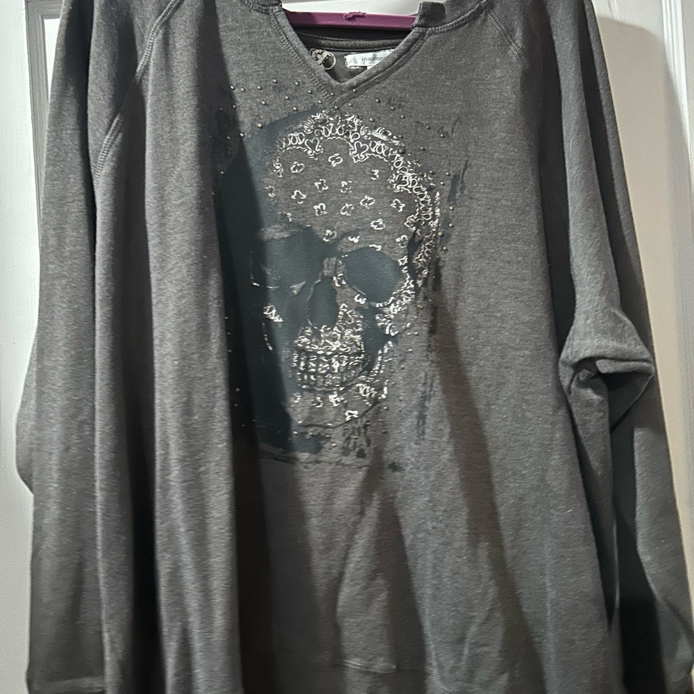 Gray Skull Graphic Women’s Pullover